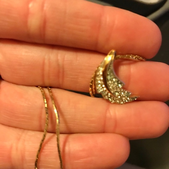 Givenchy gold tone necklace with green stone. - Picture 6 of 6